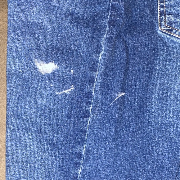 Forever 21 Size 29 Distressed Denim Jean Shorts - Picture 6 of 9